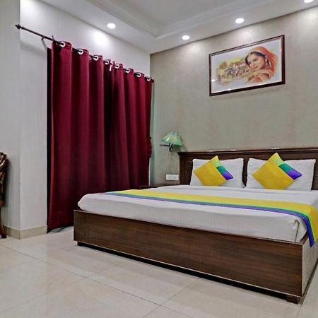 Itsy Hotels Hamlets Stay Ноида Екстериор снимка