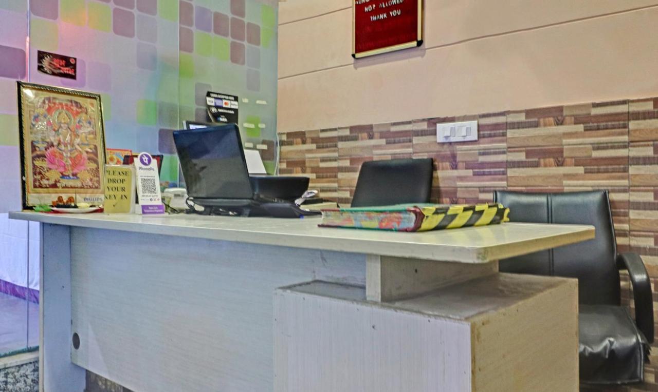Itsy Hotels Hamlets Stay Ноида Екстериор снимка