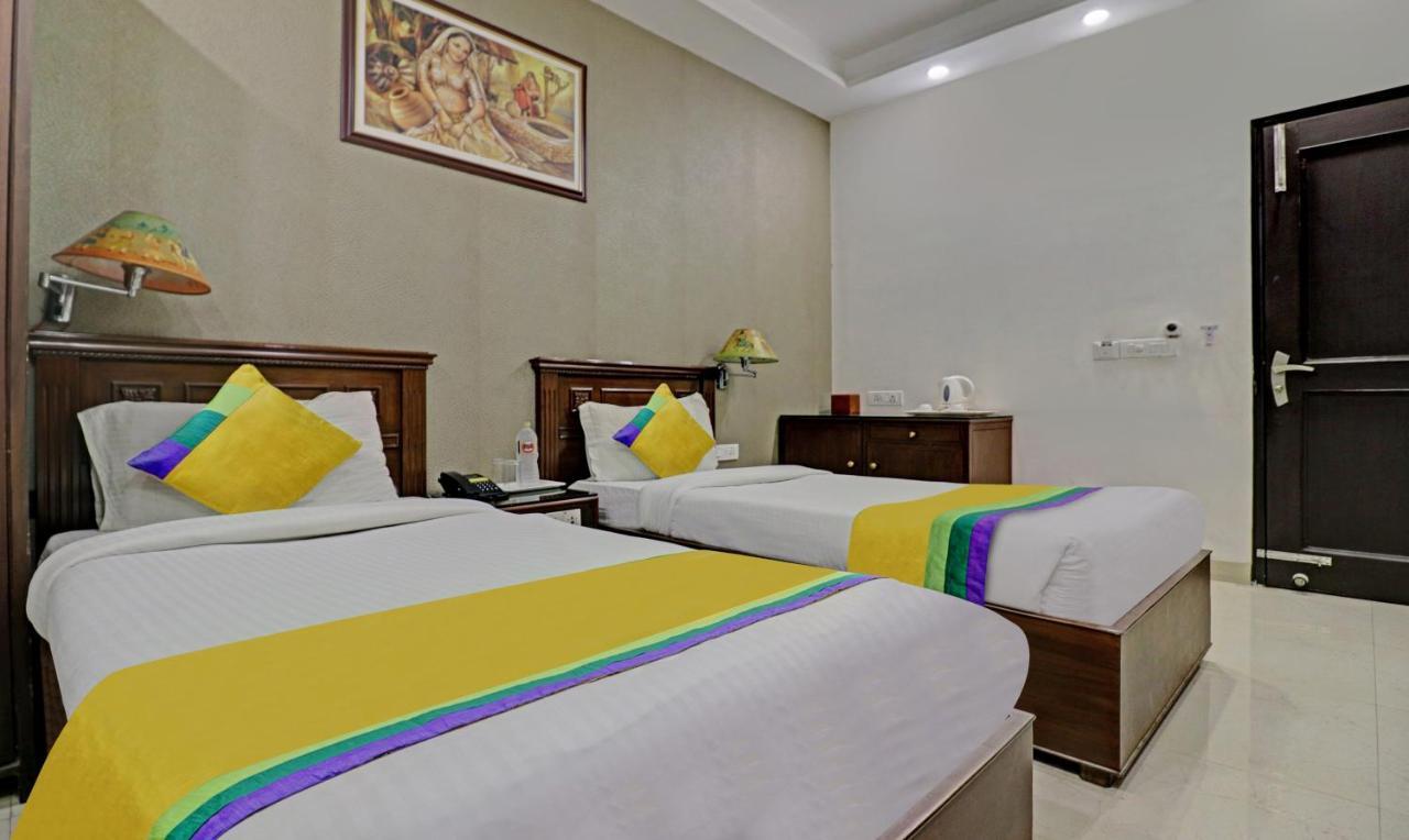 Itsy Hotels Hamlets Stay Ноида Екстериор снимка