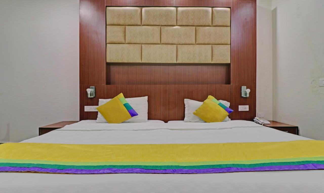 Itsy Hotels Hamlets Stay Ноида Екстериор снимка
