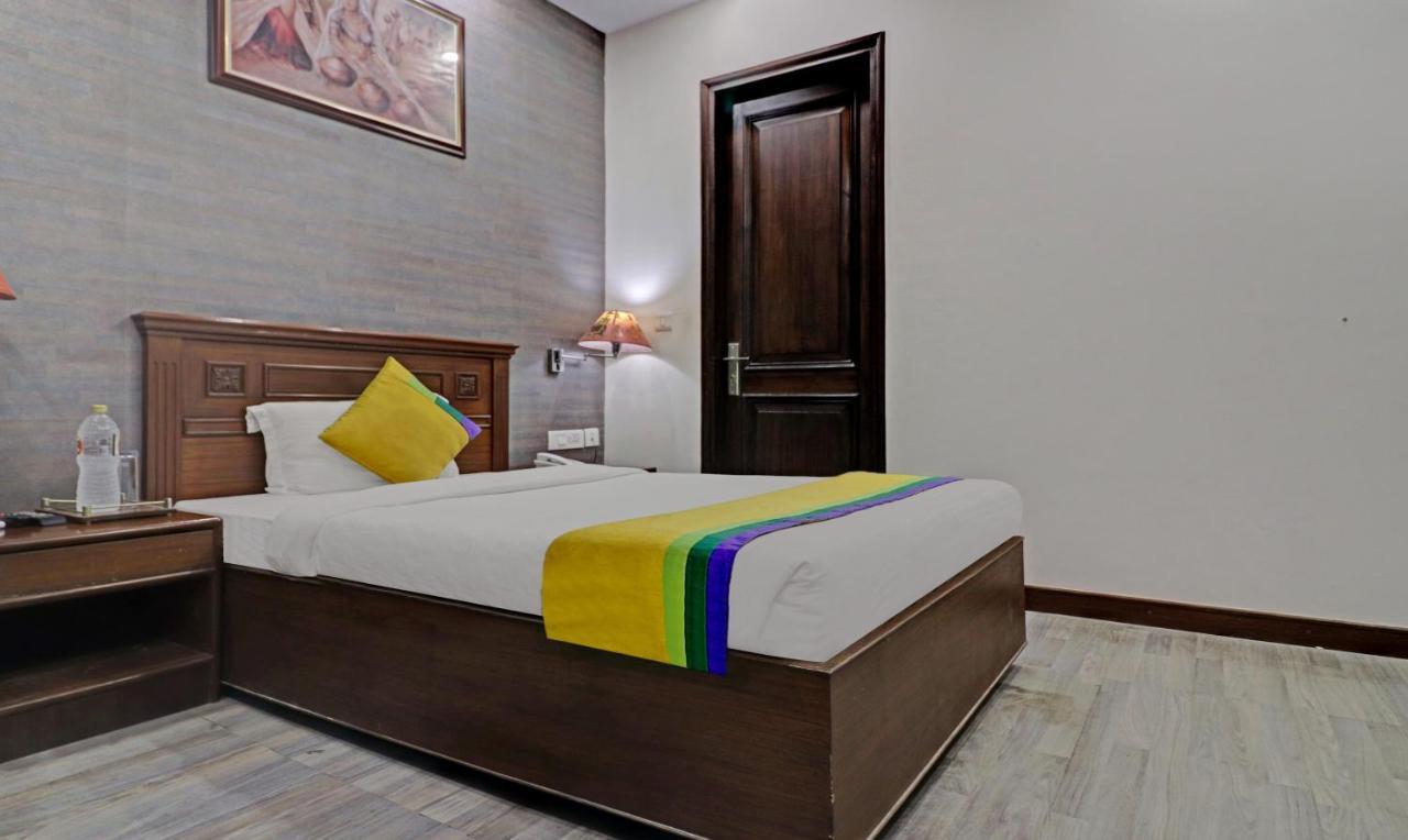 Itsy Hotels Hamlets Stay Ноида Екстериор снимка