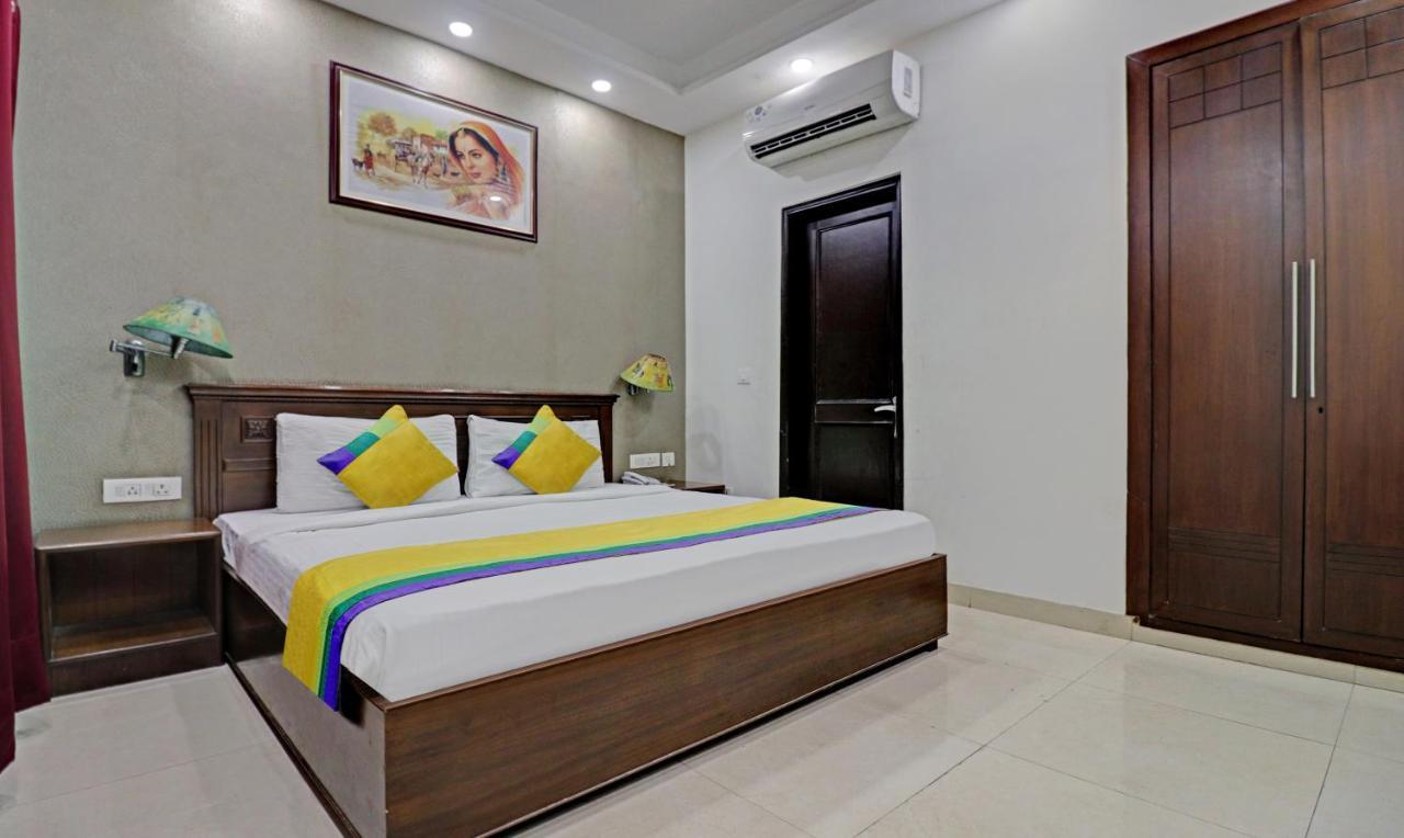 Itsy Hotels Hamlets Stay Ноида Екстериор снимка