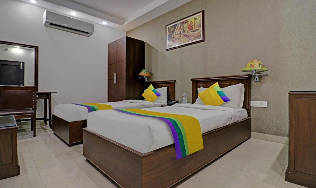 Itsy Hotels Hamlets Stay Ноида Екстериор снимка