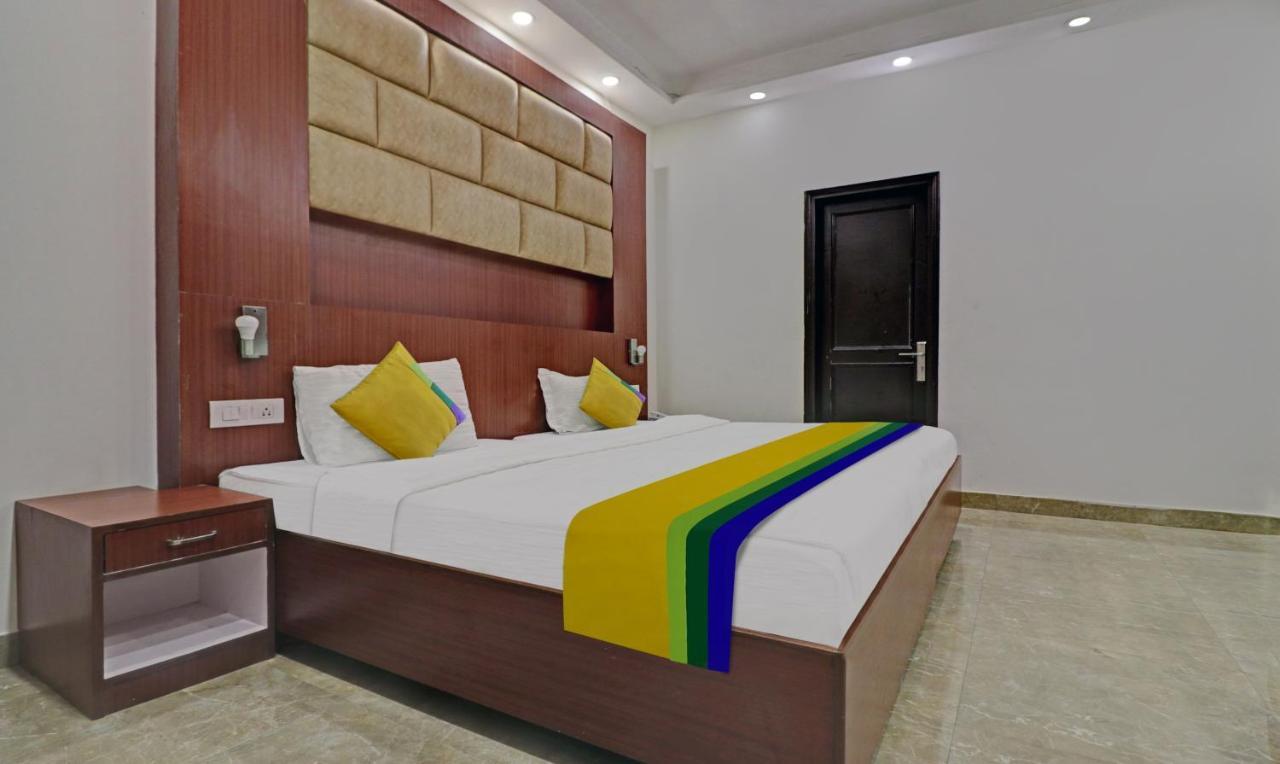 Itsy Hotels Hamlets Stay Ноида Екстериор снимка