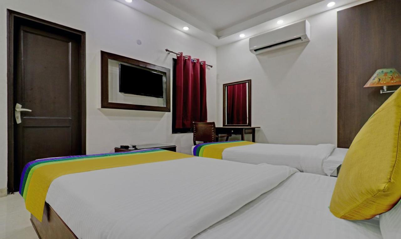 Itsy Hotels Hamlets Stay Ноида Екстериор снимка