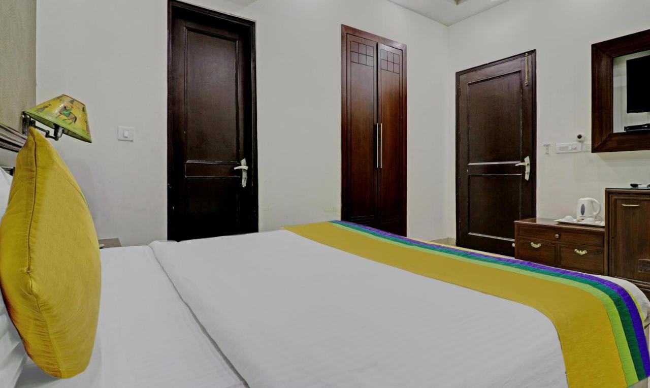 Itsy Hotels Hamlets Stay Ноида Екстериор снимка